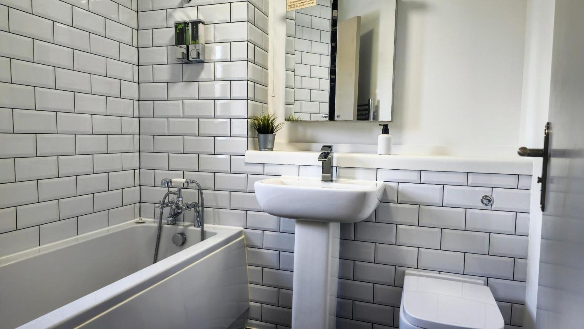 Grassmere - 3 Bed House With Private Garden Horley Luaran gambar